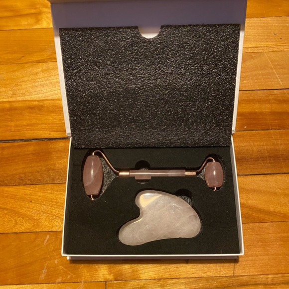 Healing Rose quartz Roller & Gua Sha, Face Roller, Facial Beauty massage Tools - Picture 1 of 3